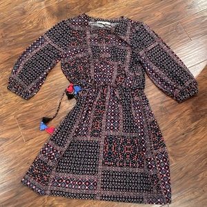 Patterned dress with a tie waist